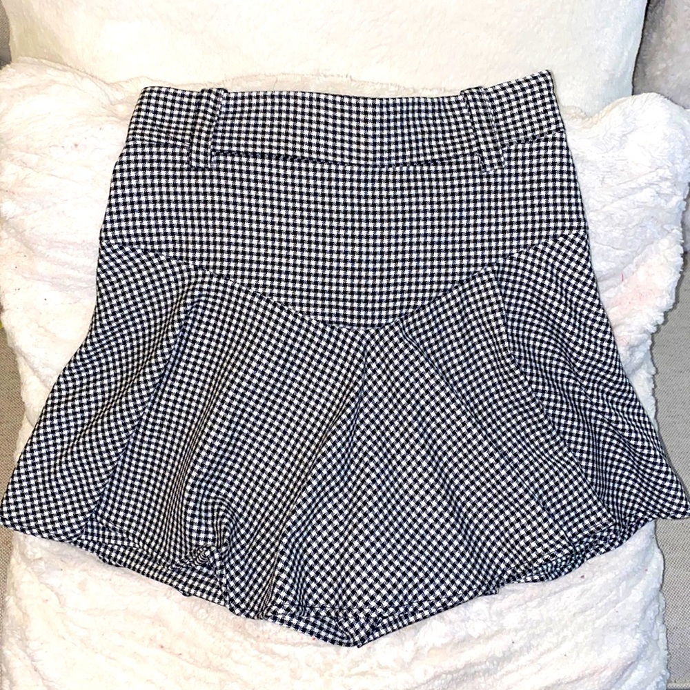 Zara Woven checkered A-line mini skort with drop seam and ruffle detail.